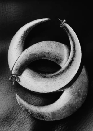 Monies Full moon stud earring: silverfoil