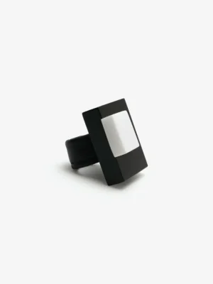 Monies Gabi ring: black/white acrylic