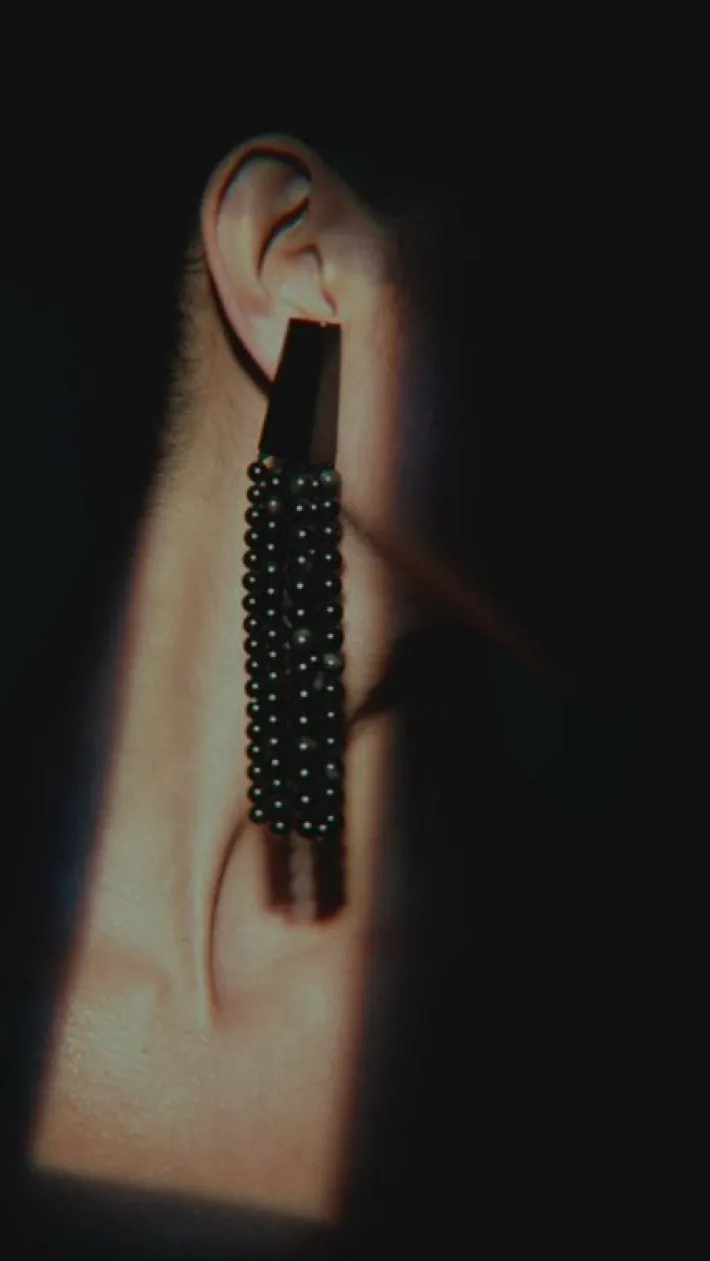 Monies Luna earring: obsidian stone, acrylic