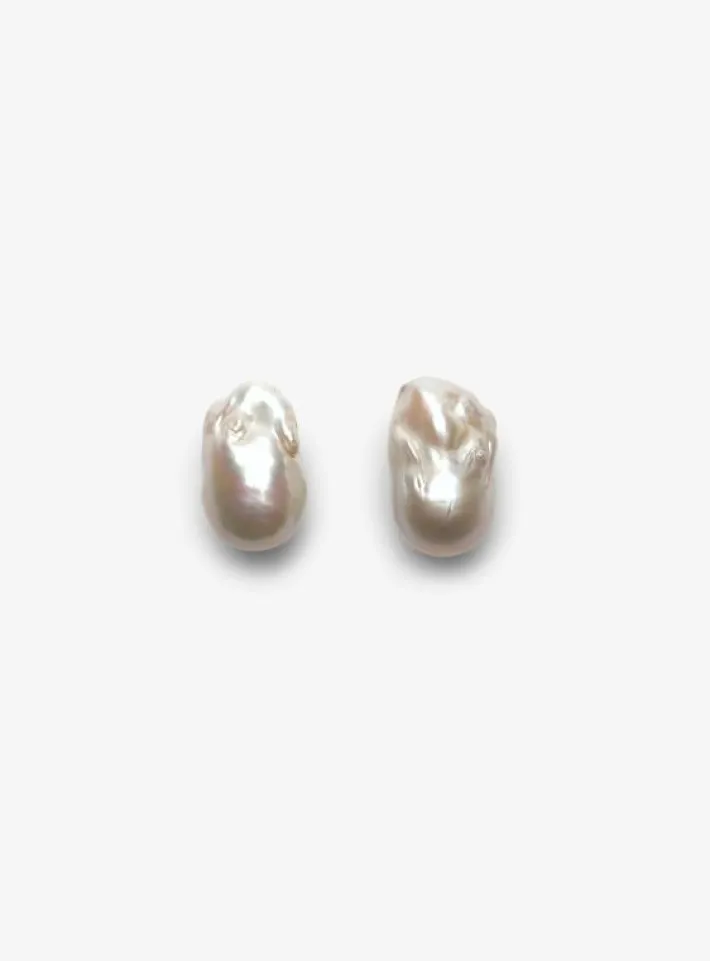 Monies Marée earrings: baroque pearls